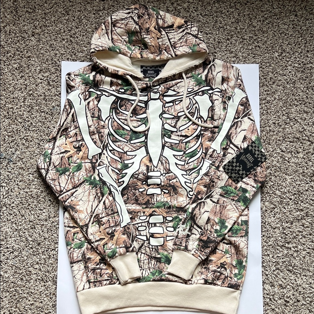 Rebel Vengeance hoodie size M